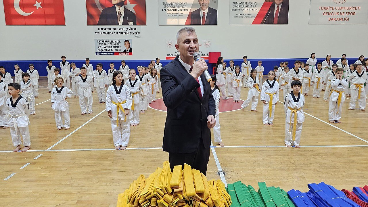 Taekwando sporcuları kuşak atladı