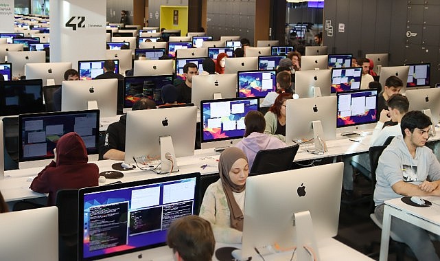 Yazılım eğitiminde 42 Türkiye ezber bozuyor