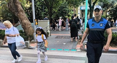 Zabıta ekipleri okul yolunda güvenliği elden bırakmıyor