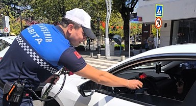 Zabıta Haftası’nda çiçek dağıttılar