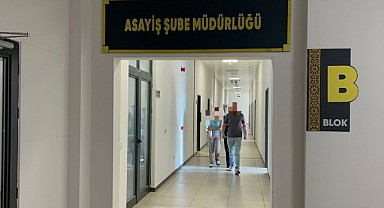Ziynet eşyası çaldı! Kucağında bebeği ile tutuklandı