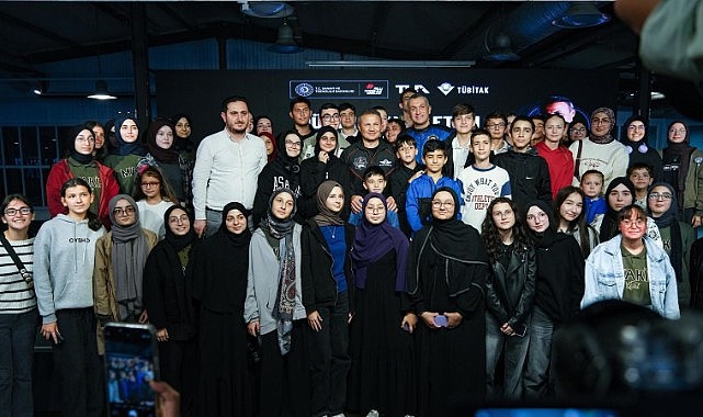 Alper Gezeravcı, öğrencilere uzayı anlattı