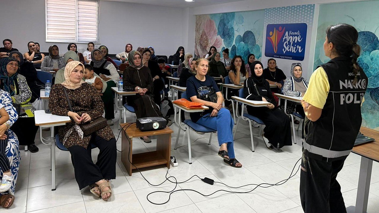 Annelere, ‘En İyi Narkotik Polisi Anne’ eğitimi verildi