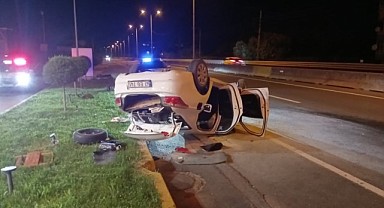 Bariyere çarpan otomobil takla attı!