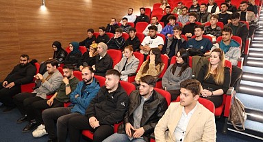 Büyükgöz gençlerle bir araya geldi