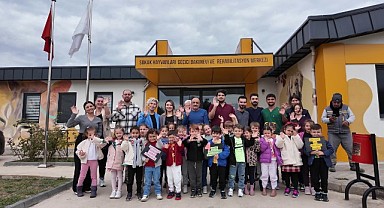 Çayırovalı minikler, sokak hayvanlarını ziyaret etti