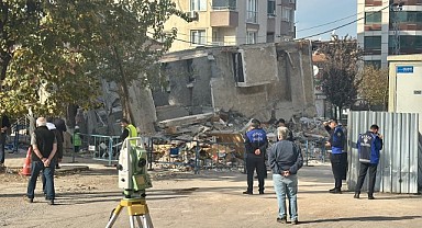 Çöken binada bilirkişi incelemeleri devam ediyor!