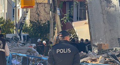 Çöken binanın enkazında bilirkişi heyeti inceleme yapıyor