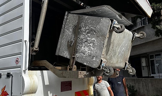 Dilovası'nda çöp konteynerleri dezenfekte ediliyor