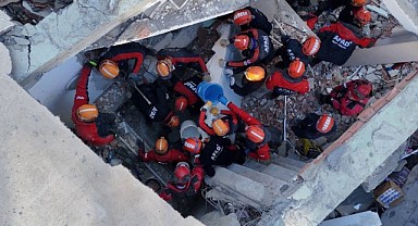 Enkazdan ses geldi! 9 bina tahliye edildi