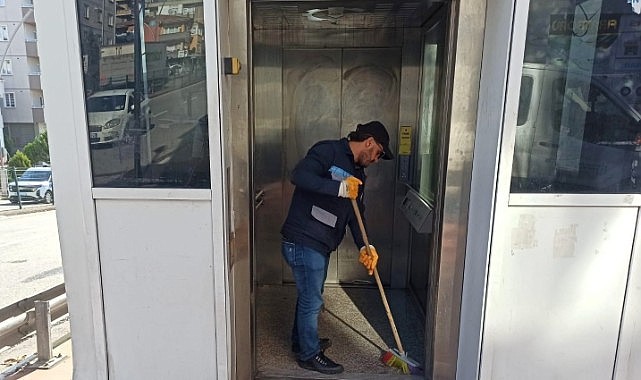 Gebze’de üst geçit asansörleri temizlendi