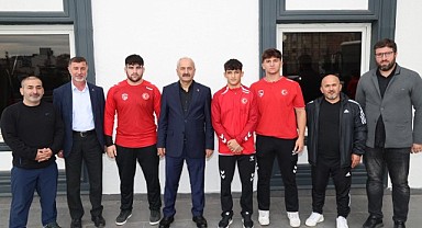 Gebzeli güreşçiler madalyalarla döndü