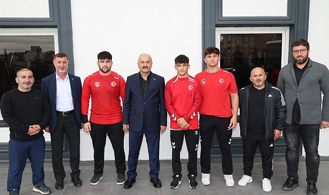 Gebzeli güreşçiler madalyalarla döndü