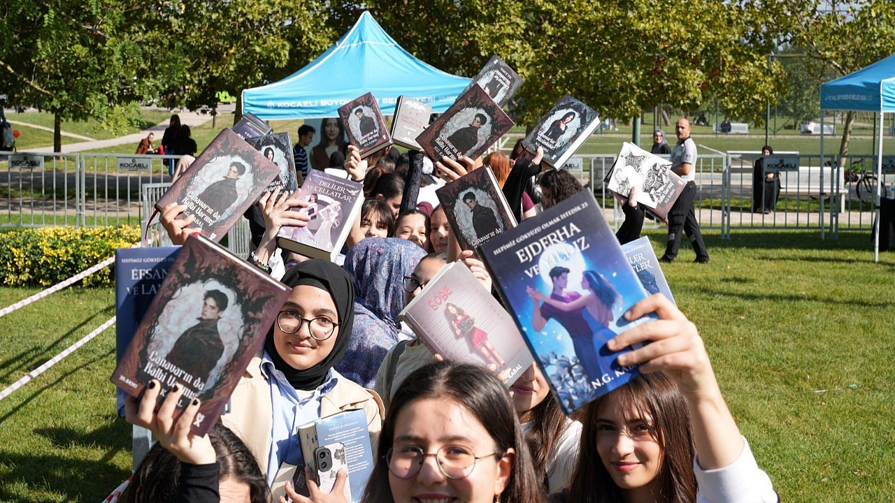 Genç yazarlar kitap fuarında ilgi gördü