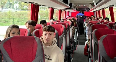 Gölcük Belediyesi, öğrencilere ücretsiz ulaşım desteği sağlıyor