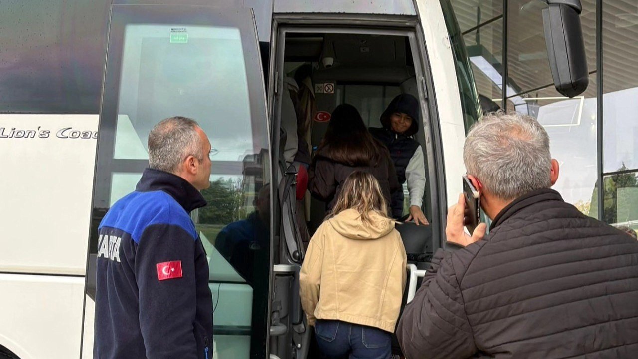 Gölcük Belediyesi, öğrencilere ücretsiz ulaşım desteği sağlıyor