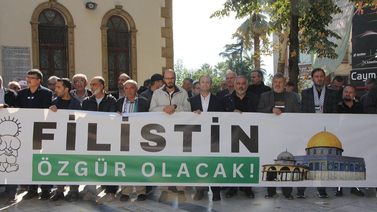 İsrail'in gemilere saldırısına Kocaeli'de tepki gösterildi