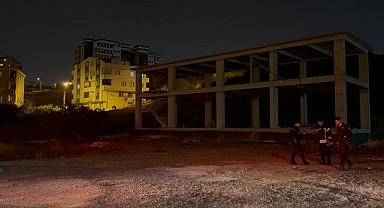 Kablo hırsızı polisi görünce kaçtı!