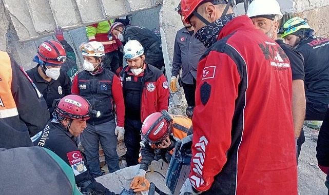 Kartepe Belediyes arama kurtarma ekiplerine destek verdi