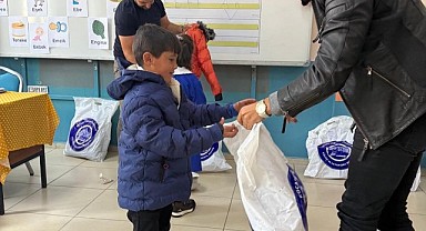 Kartepe’den Ağrı’ya mont ve bot gönderdiler