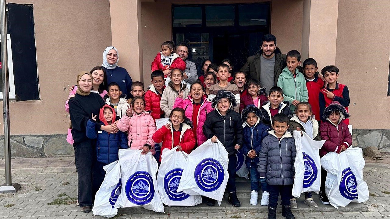 Kartepe’den Ağrı’ya mont ve bot gönderdiler