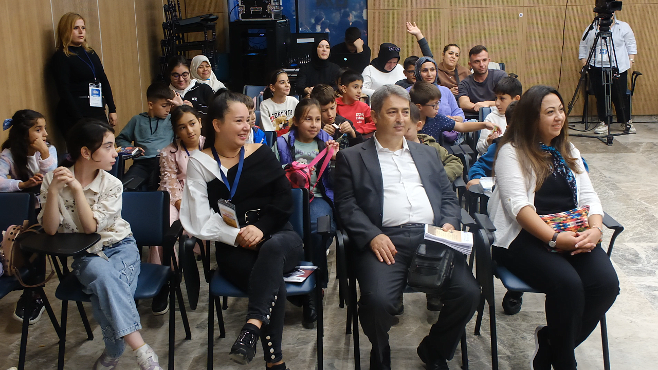 “Kitap yazmak isteyenler çok okusun”