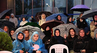 Kocaeliler yağmura aldırış etmeden Develi’yi dinledi