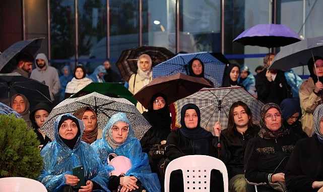 Kocaeliler yağmura aldırış etmeden Develi’yi dinledi