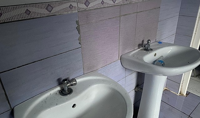 Mesire alanında bulunan şadırvanı tahrip ettiler
