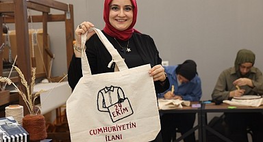 Moda Akademisi, Cumhuriyet Bayramı’na özel çanta tasarladı