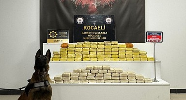 Otomobilde kilolarca uyuşturucu ele geçirildi!
