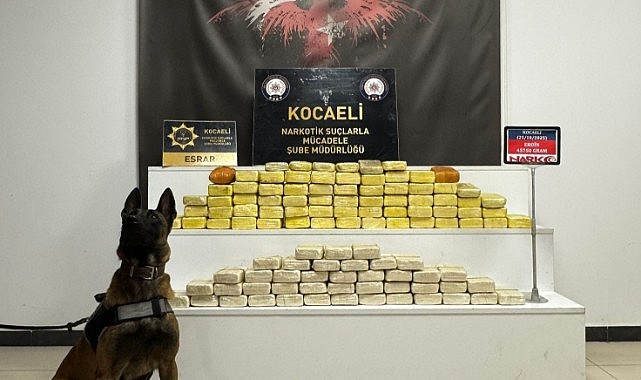 Otomobilde kilolarca uyuşturucu ele geçirildi!