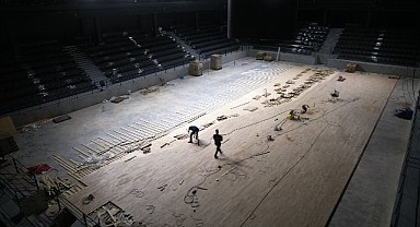 Sporcu Fabrikası’nda parke montajı yapılıyor