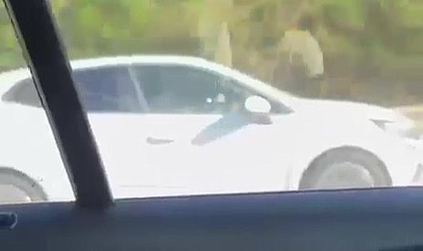 Trafikte bebekli aileyi sıkıştıran şahsın ehliyetine el konuldu!