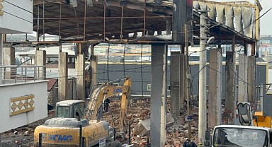 7 kişiye mezar olan parfüm dolum tesisi yıkılıyor!