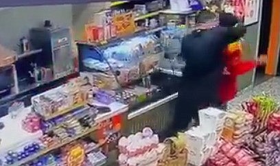 Alkollü sürücü istasyon çalışanını darbetti!