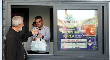 Atığını getiren ‘Kentkart’ bakiyesini dolduruyor!