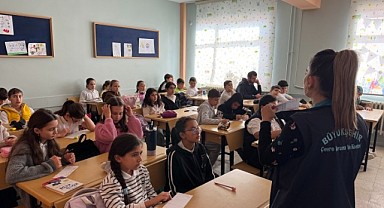 Atıklar, öğrencilerin elinde sanata dönüştü