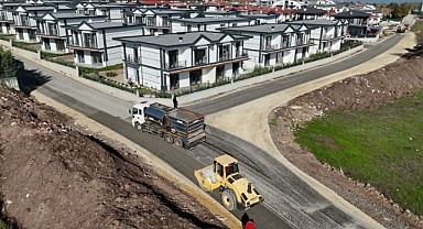 Başiskele’de 4 sokakta asfalt serimi yapıldı