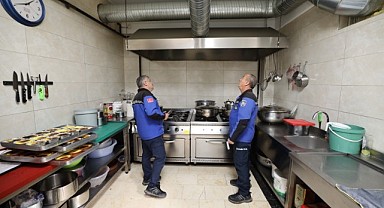 Başiskele'de kafe ve restoranlarda kapsamlı hijyen denetimi yapıldı