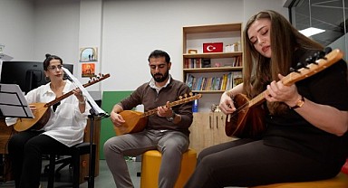 Başiskele’de ücretsiz bağlama eğitimi veriliyor