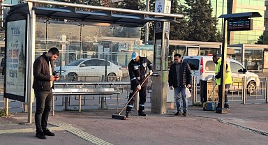 Büyükşehir’le duraklar temiz ve bakımlı