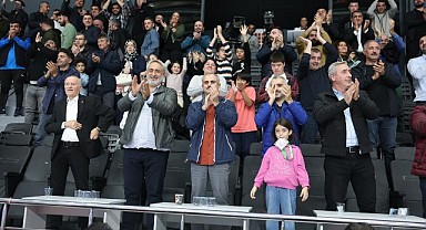 Çayırova Belediyesi, yola yenilgisiz devam ediyor