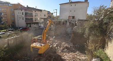 Çayırova’da metruk binalar yıkılıyor!
