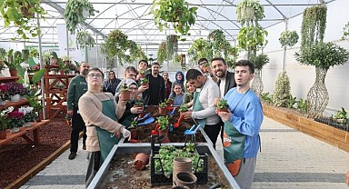 Çayırova’da özel bireyler, elleriyle hasat yaptılar