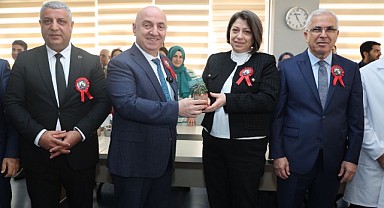 Darıca Belediyesi öğretmenleri çiçeksiz bırakmadı