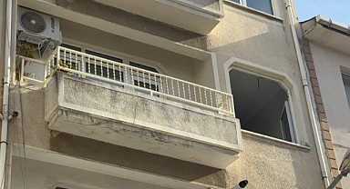 Darıca'da kolonlarında çatlak bulunan bina tahliye edildi