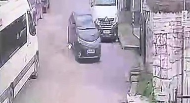 El freni çekilmeyen otomobil bahçe duvarını yıktı