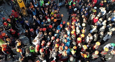 Enkazdan sağ kurtarılan Dilara taburcu oldu!