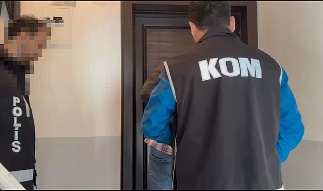   Evin odalarını sigara imalathanesine çevirdiler!